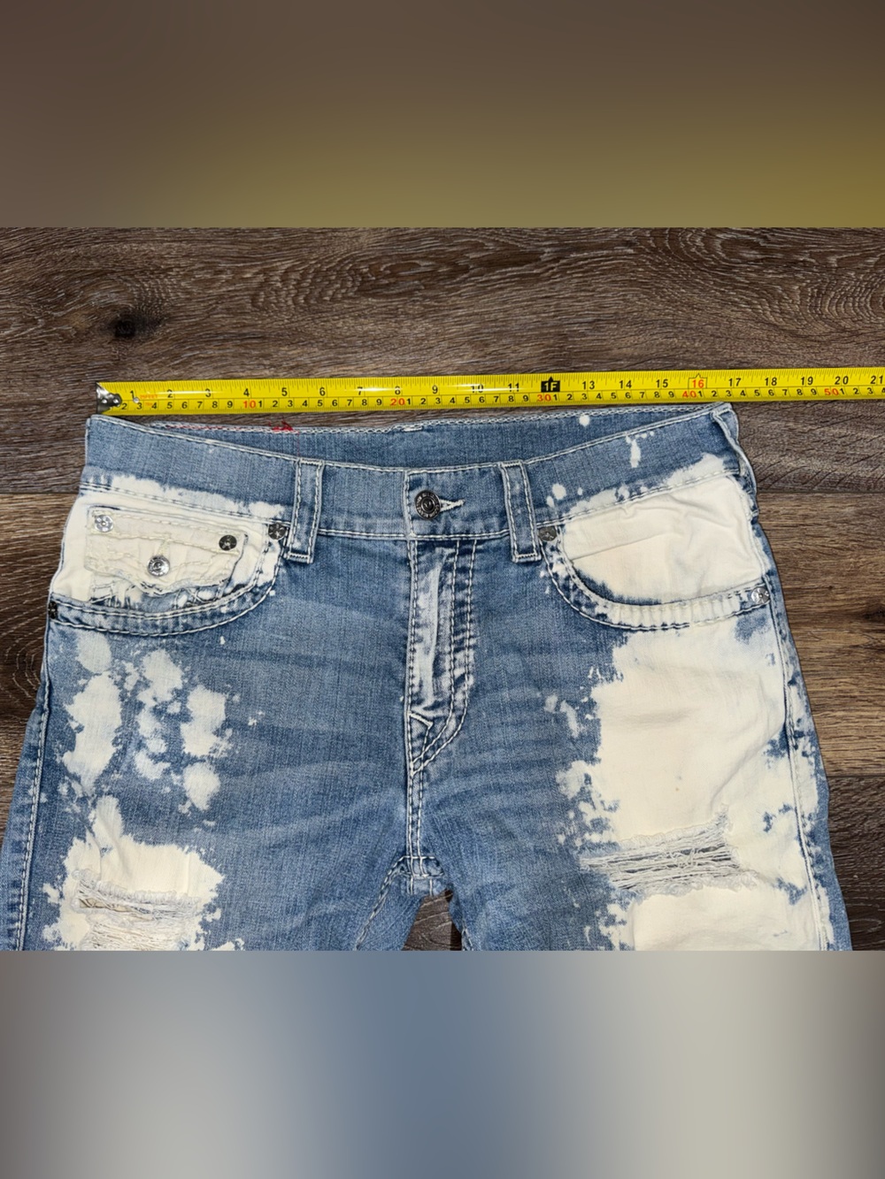 True Religion Straight Flap Big T Acid Wash Frayed Hem Cut-Off Shorts Men's 33 - Picture 11 of 13